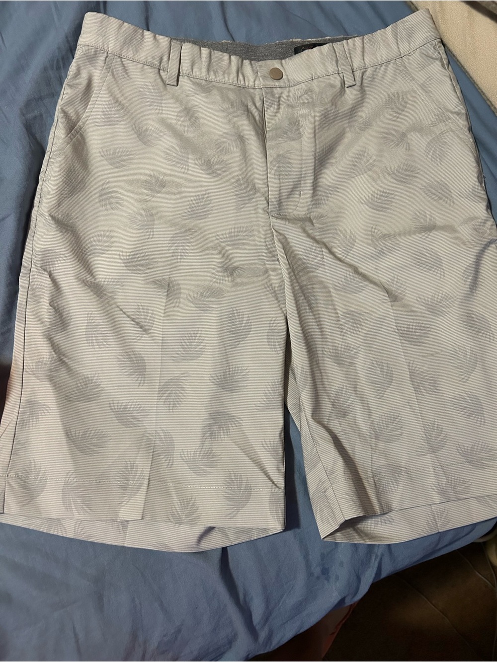 Greg Norman Collection Light Gray Palm-Print Flat Front Shorts